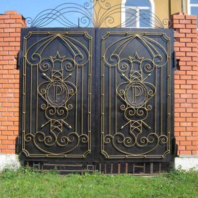 Кованые ворота с золотыми элементами №48