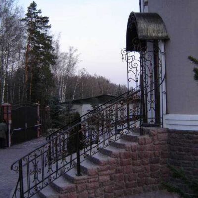 Кованый козырек над дверью №35